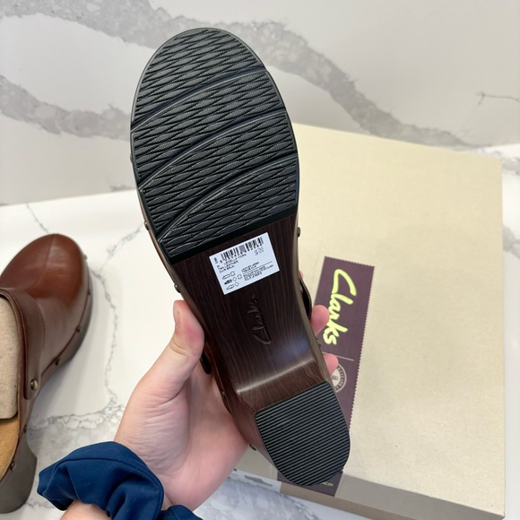 Clarks Ledella York Mules Heeled Tan Leather Slip On Women's Size 10 M - Picture 6 of 7